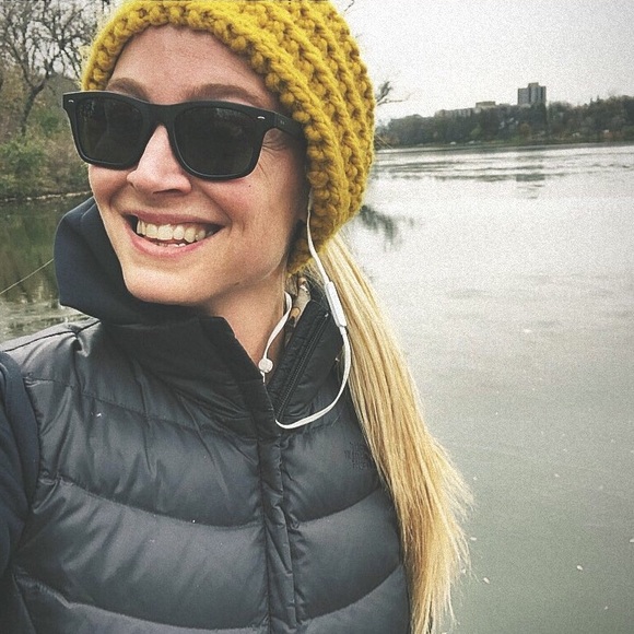 Meet your Posher, Caitlin - Picture 2 of 2